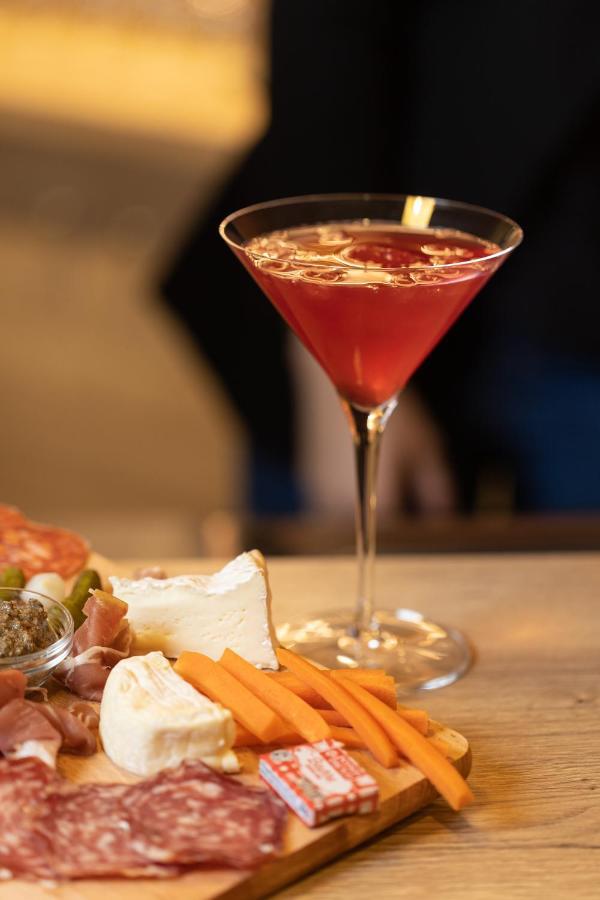 The Originals Boutique Hotel Restaurant Saint James, モンテギュ エクステリア 写真