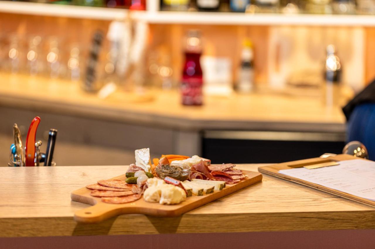 The Originals Boutique Hotel Restaurant Saint James, モンテギュ エクステリア 写真