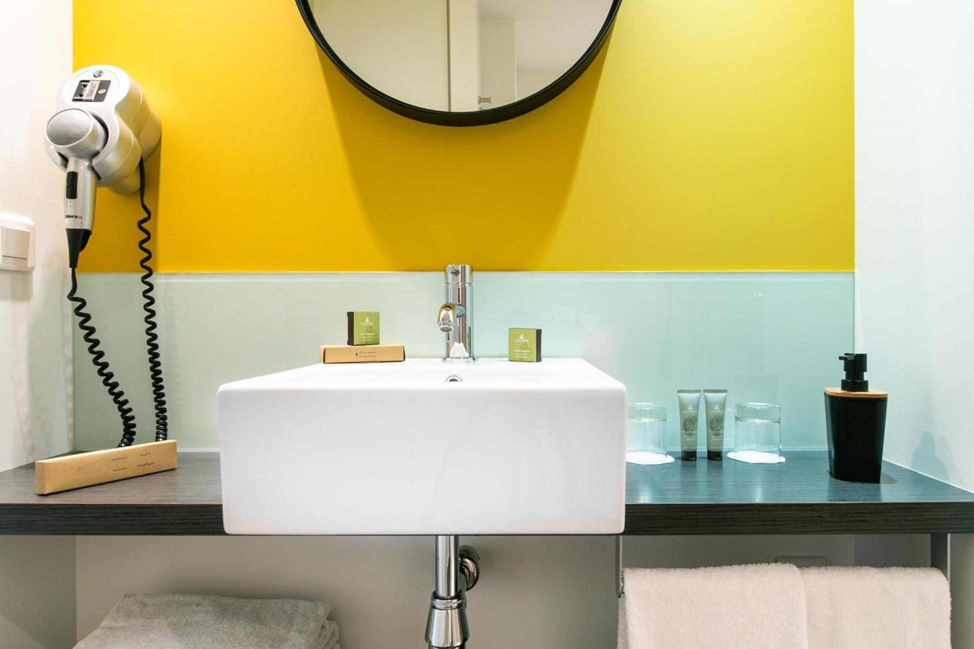 The Originals Boutique Hotel Restaurant Saint James, モンテギュ エクステリア 写真